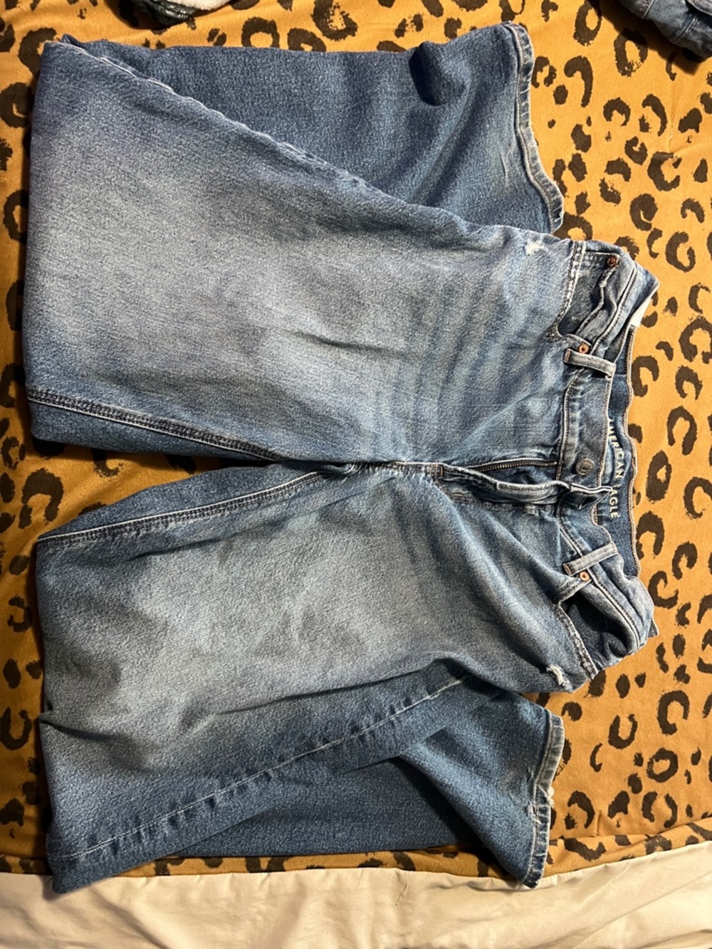 American Eagle Outfitters tapered ankle jeans size 4 Long